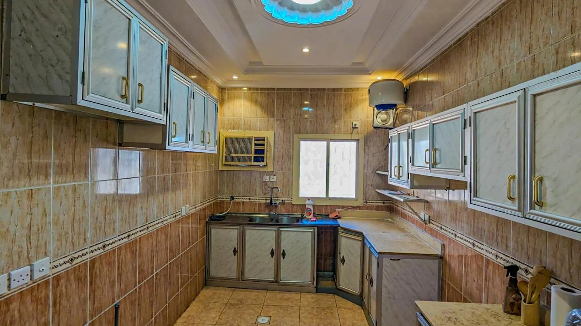 Madina Luxe Apartments - 7 Minutes To Haram By Car - Mount Uhud Views - Free Parking - Kitchen Medine Suudi Arabistan
