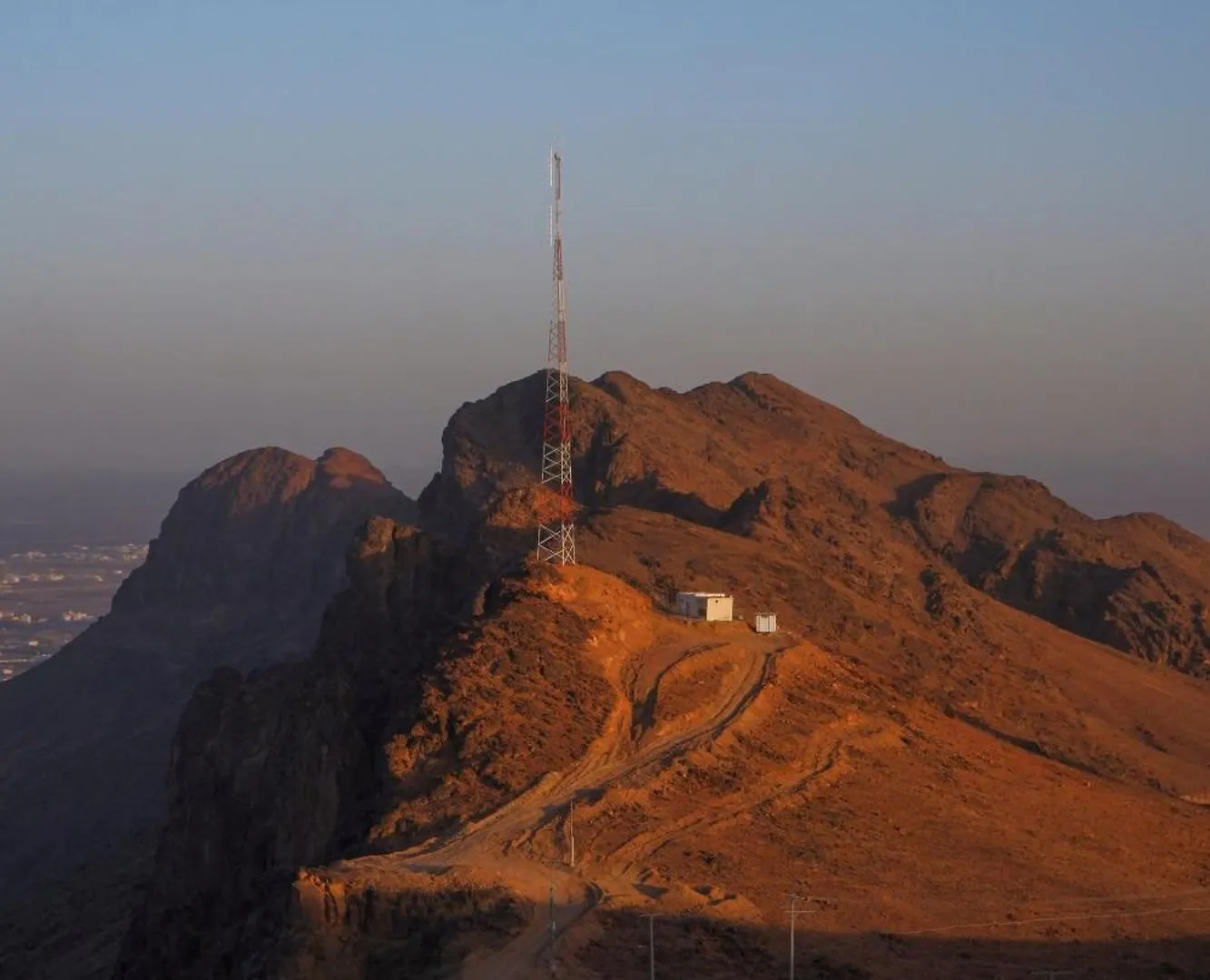 Madina Luxe Apartments - 7 Minutes To Haram By Car - Mount Uhud Views - Free Parking - Kitchen Medine