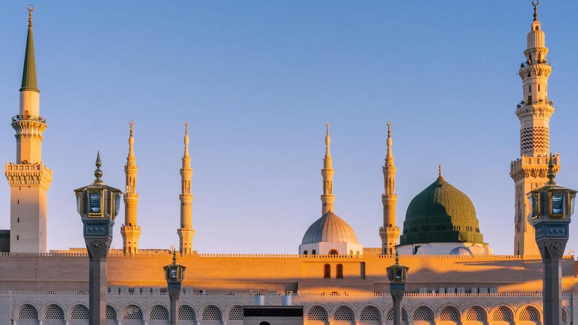 Madina Luxe Apartments - 7 Minutes To Haram By Car - Mount Uhud Views - Free Parking - Kitchen Medine 0*,  Suudi Arabistan