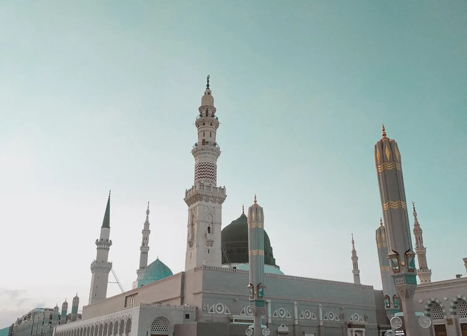 Madina Luxe Apartments - 7 Minutes To Haram By Car - Mount Uhud Views - Free Parking - Kitchen Medine