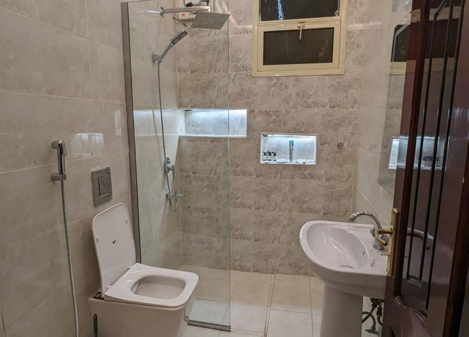 Madina Luxe Apartments - 7 Minutes To Haram By Car - Mount Uhud Views - Free Parking - Kitchen Medine