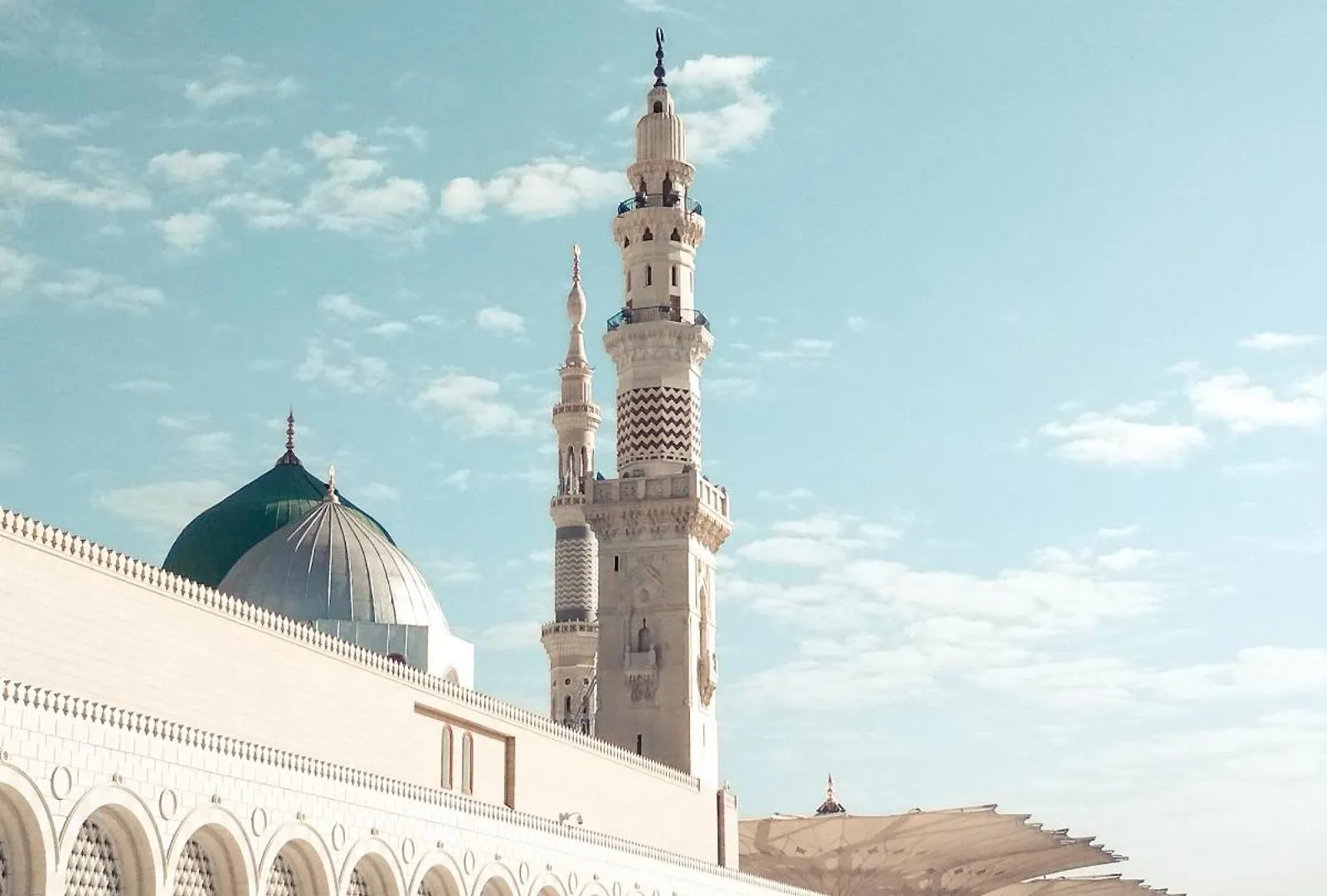 Madina Luxe Apartments - 7 Minutes To Haram By Car - Mount Uhud Views - Free Parking - Kitchen Medine